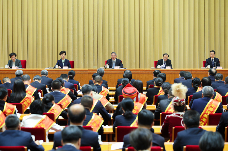 习近平对民政工作作出重要指示强调加强普惠性基础性兜底性民生建设积极主动为人民群众做好事办实事解难事李强出席第十五次全国民政会议并讲话「相关图片」
